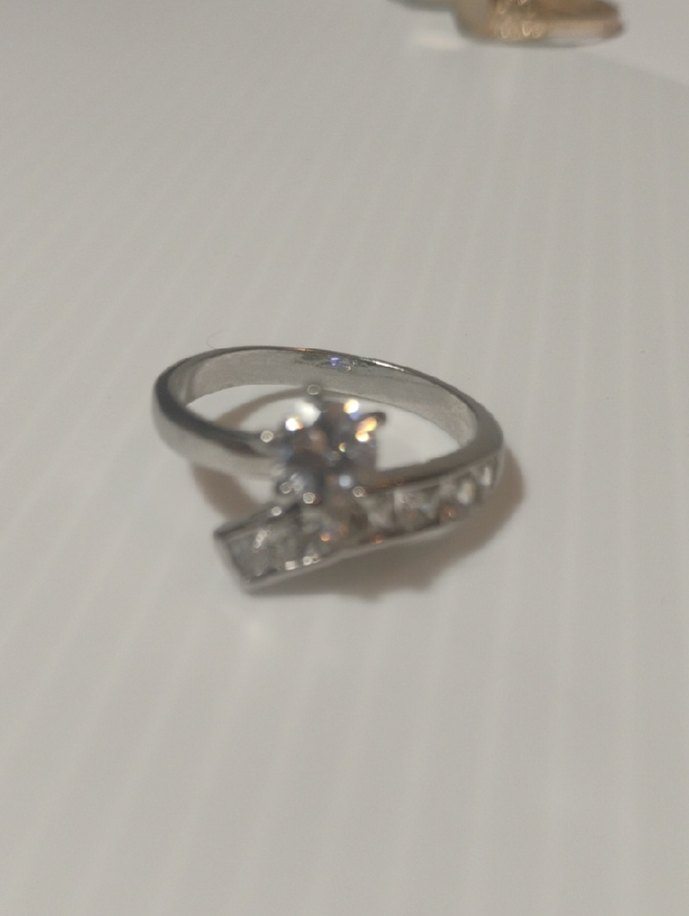 Super Bling Diamond Style Ring Size 9.75 Fun cocktail Shimmering Bling Ring - Picture 5 of 9